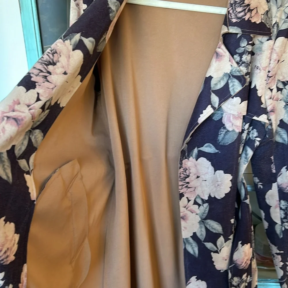 Floral Spring Jacket - Picture 6 of 7